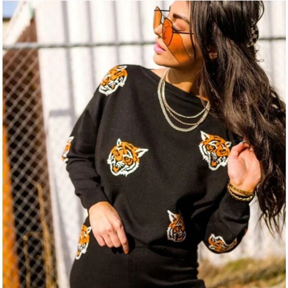 Dressed in LALA Sweaters - NEW! Dressed in LALA 'Fierce' Knit Sweater in BLACK (L)